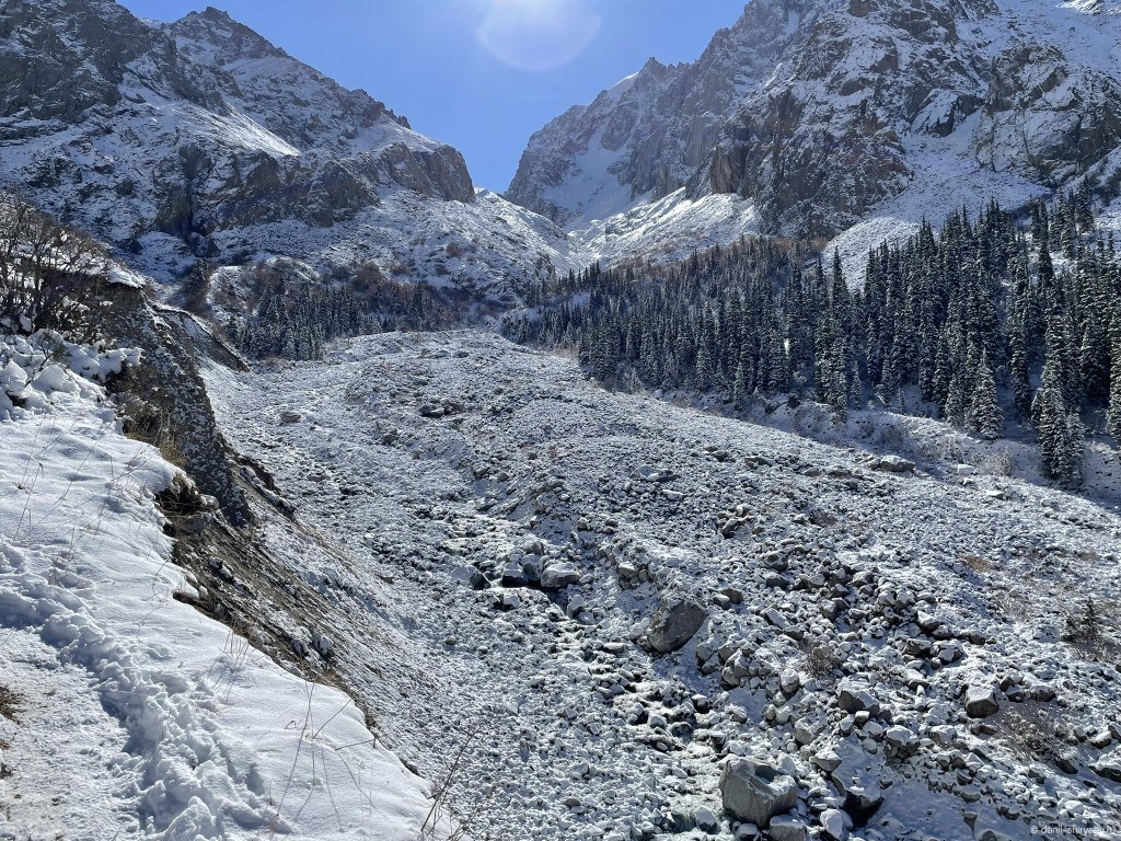 Каменная река