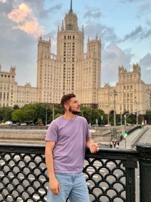 На фотографиях запечатлены сталинские высотки – фото 2