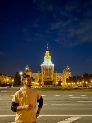 На фотографиях запечатлены сталинские высотки – фото 3