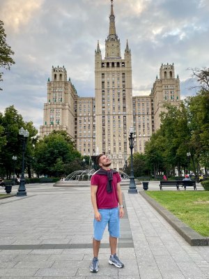 На фотографиях запечатлены сталинские высотки – фото 4