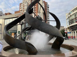 Фонтан «Спираль времени»