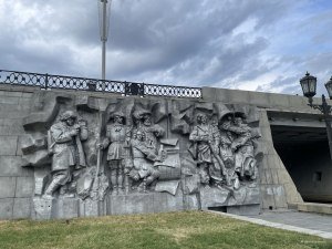 Архитектурно-барельефная композиции «Рождение города»