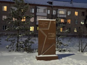 Пусть память поколений нас хранит, и будем мы посмертно живы.