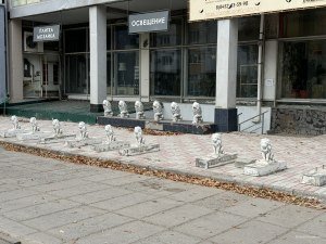 Львов много не бывает