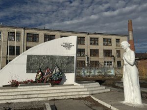 Работникам завода полиграфических машин 8 мая 1975г
