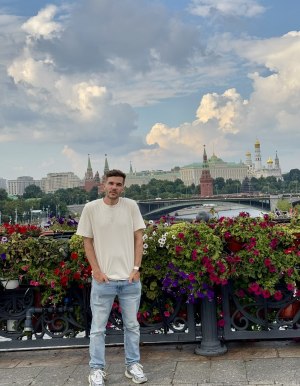 Руки в карманы