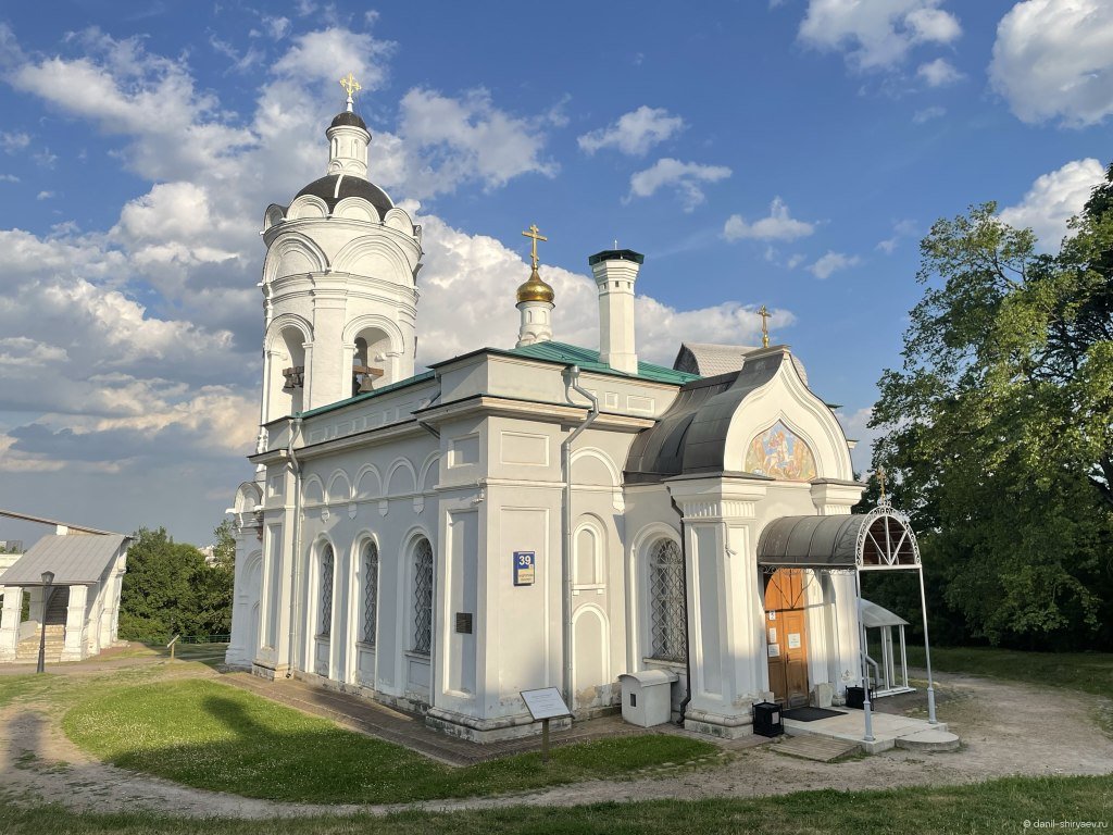 Часовня и колокольня