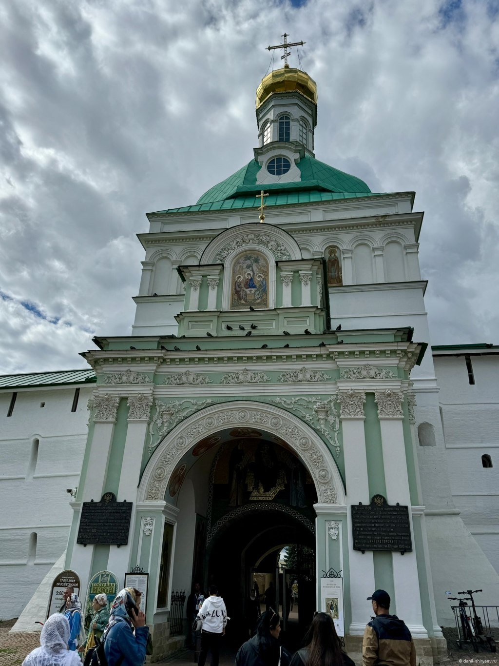 Главный вход